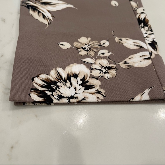 NWOT! J.Jill Woman’s Floral Print Pants w. Elastic Waistband - Picture 3 of 16